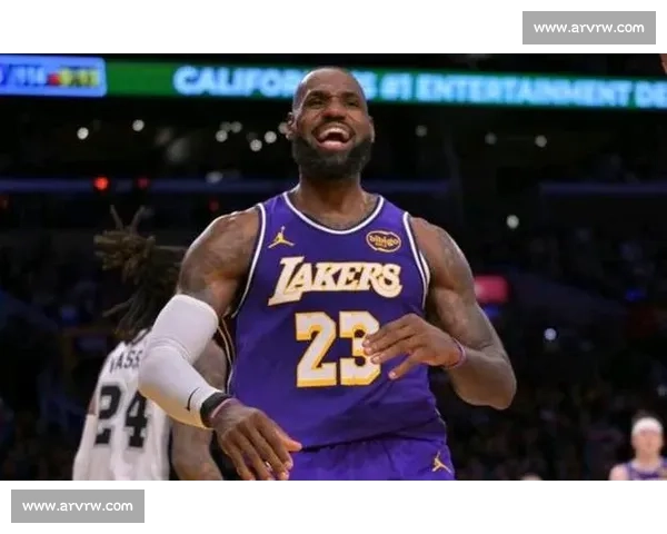 湖人对阵国王比赛录像解析詹姆斯关键时刻全景复盘攻防细节与胜负走向