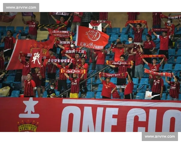 山东鲁能迎战上海上港强强对话牵动中超争冠格局走向焦点之夜全场瞩目